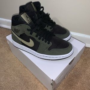 Women’s AJ1 Mid